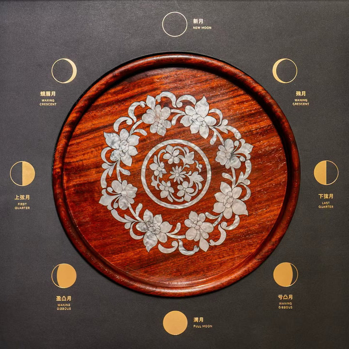 Round wooden tray with floral decoration