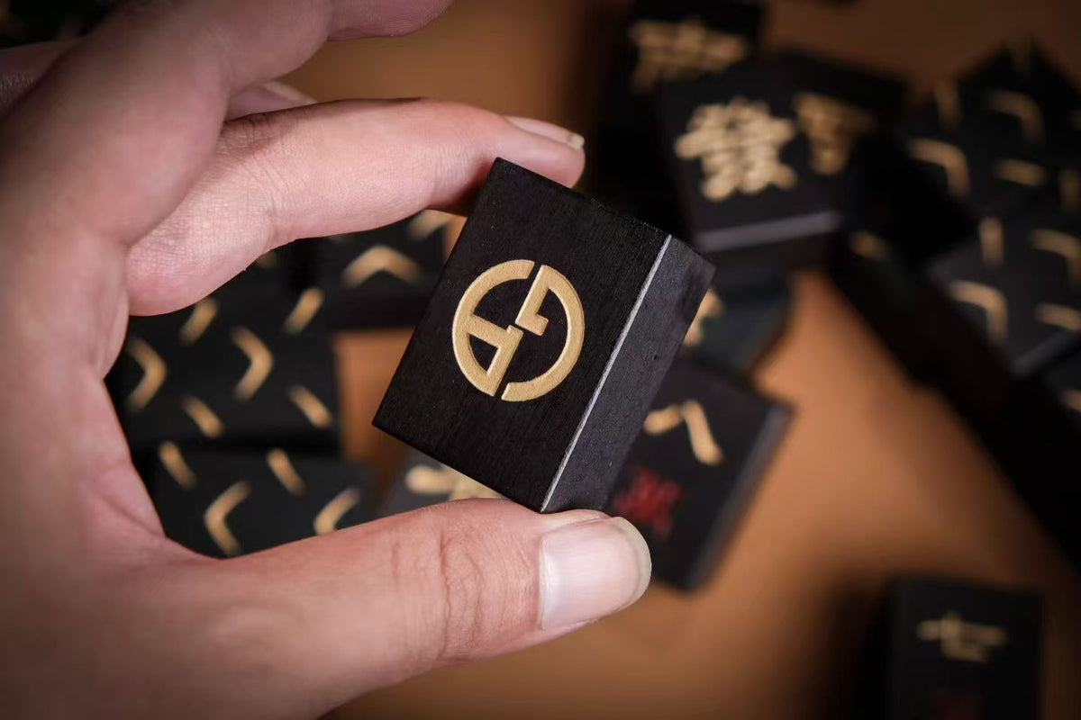 A wooden mahjong tile held between fingers